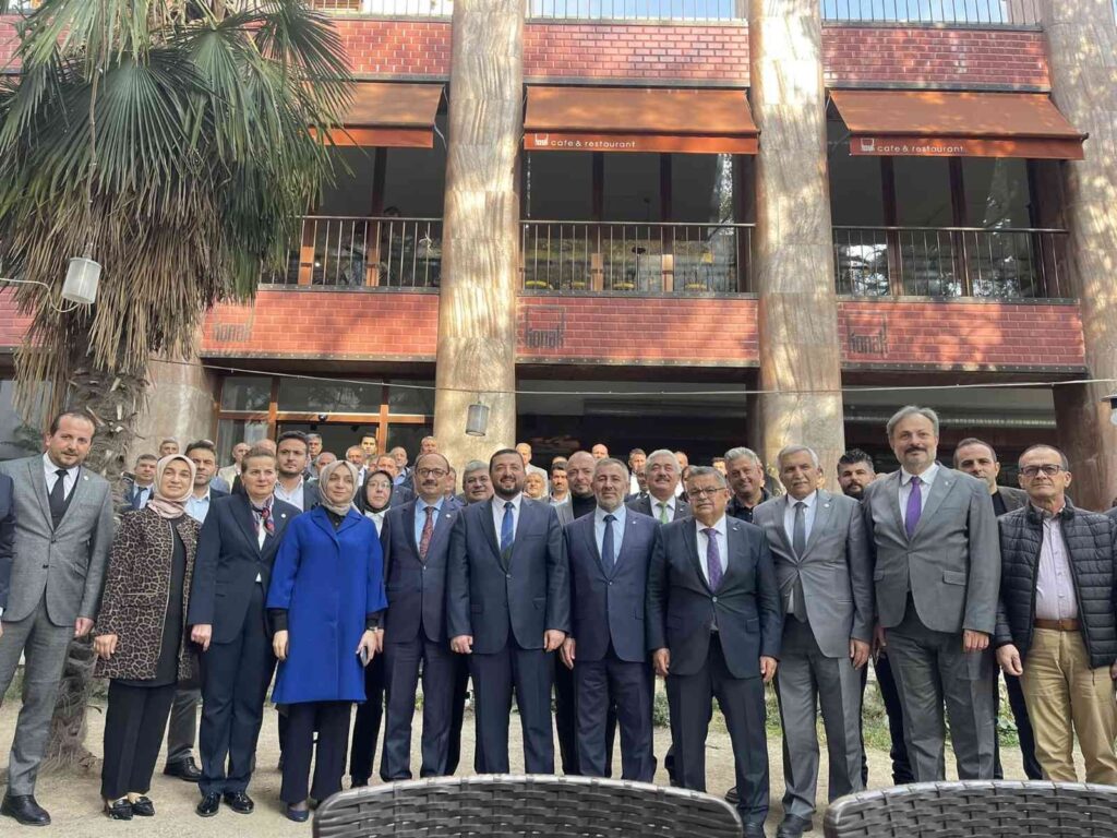 Ak Parti̇ni̇n Bi̇leci̇kte Şehi̇r Buluşmaları Programı