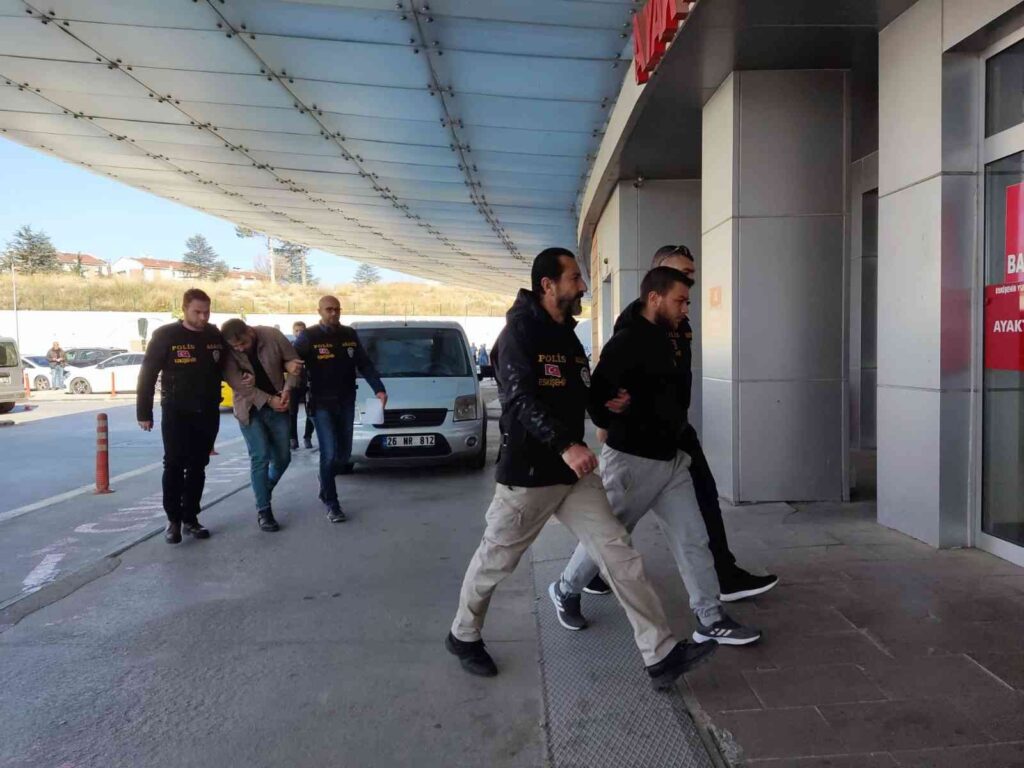 Arkadaş Ci̇nayeti̇ni̇n Şüpheli̇leri̇ Sağlık Kontrolünden Geçi̇ri̇ldi̇