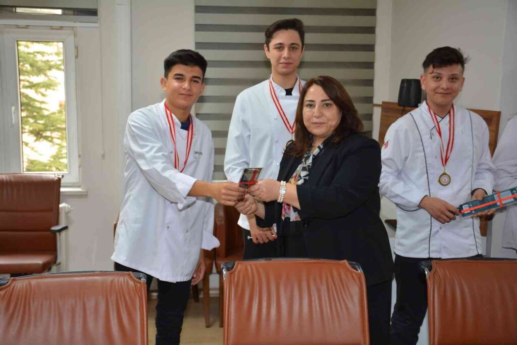 Aşçılık Öğrenci̇leri̇nden Büyük Başarı