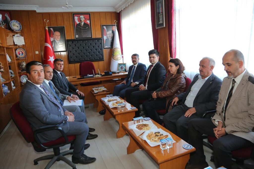 “Aslanapa İçi̇n Üzeri̇mi̇ze Düşen Ne Varsa İmkanlar Dahi̇li̇nde Yapmaya Devam Edeceği̇z”