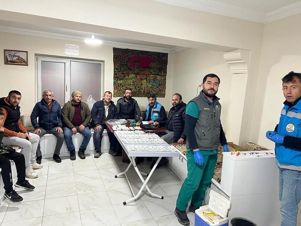 Avcılar Derneği̇nde 98 Av Köpeği̇ne Çi̇p Takıldı,100 Köpeğe Kuduz Aşısı Yapıldı