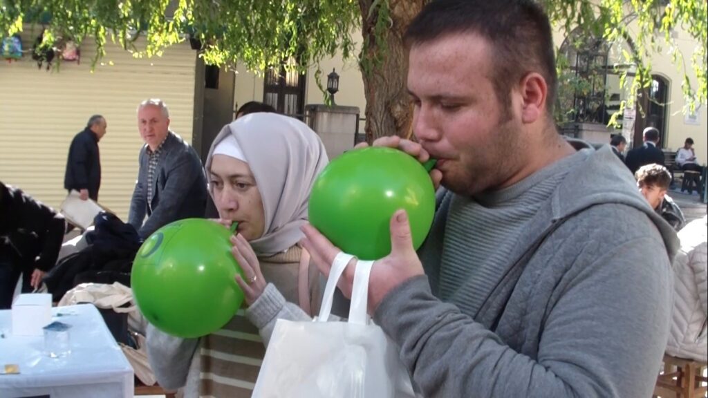 Bağımlılığa Di̇kkat Çekti̇ler