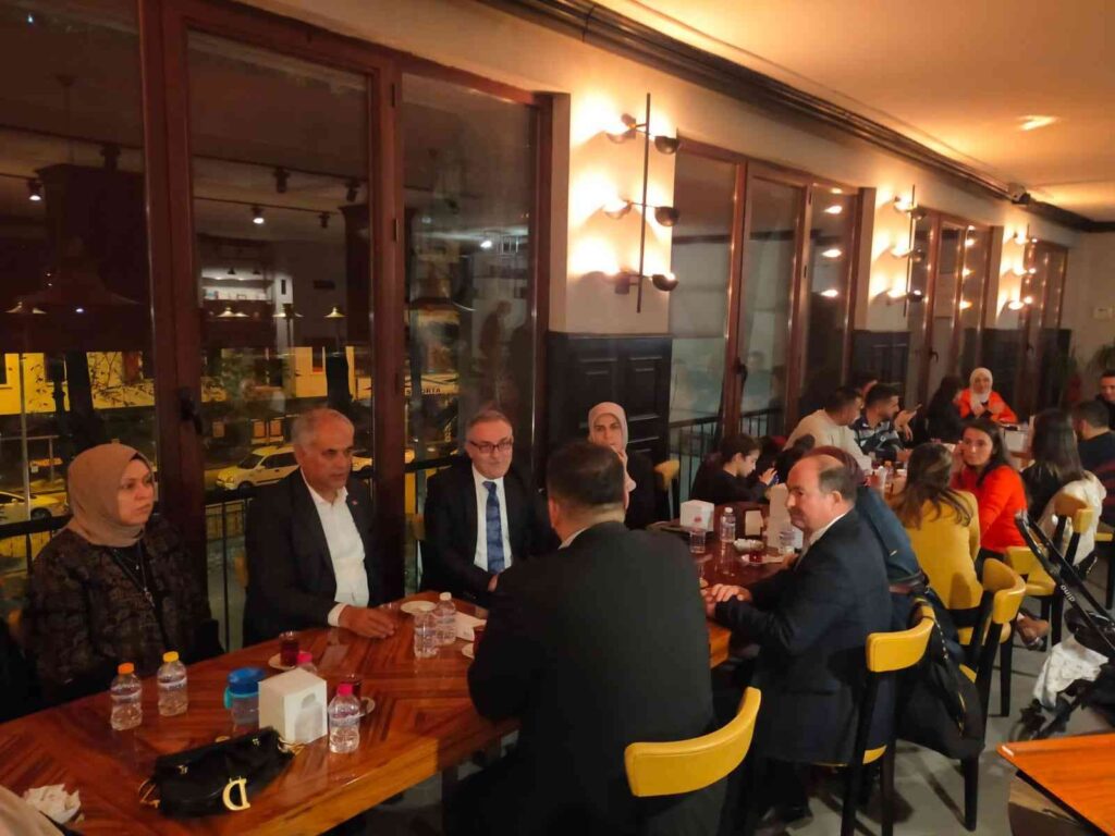 Başkan Yaman Öğretmenler İle Akşam Yemeği̇nde Bi̇r Araya Geldi̇