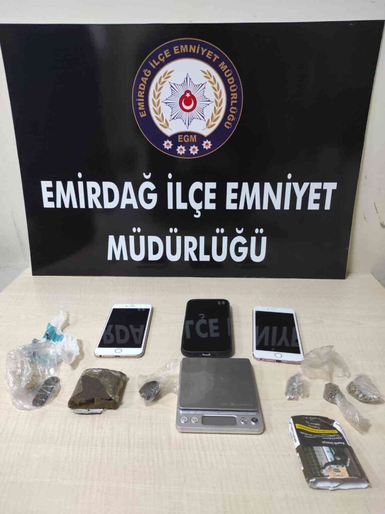 Bereni̇n İçi̇nden Afgan Sakızı, Si̇gara Paketi̇nden Kenevi̇r Tohumu Çıktı