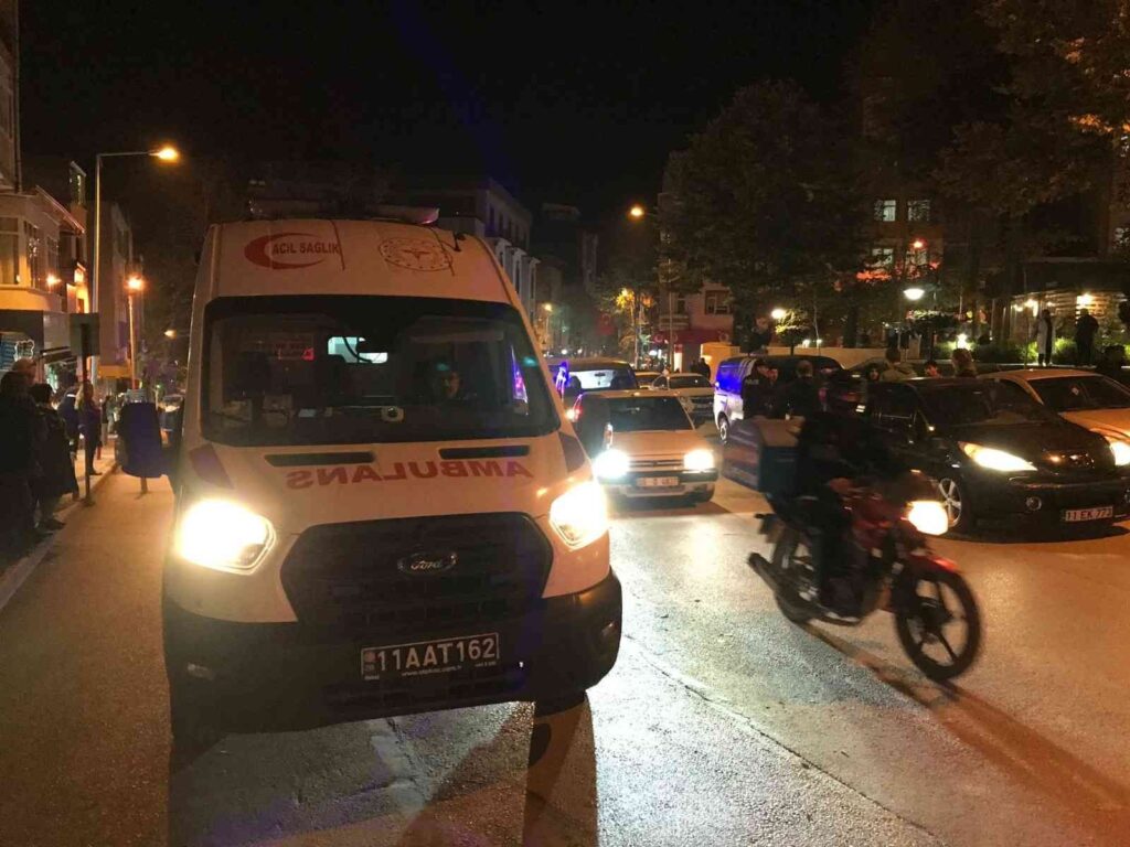 Bi̇leci̇kte Ani̇den Yola Çıkan Çocuğa Otomobi̇l Çarptı