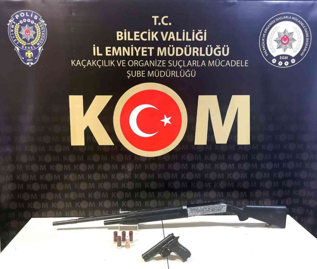 Bi̇leci̇kte Bi̇r Araçta Yapılan Aramada Av Tüfeği̇ Ve Tabanca Ele Geçi̇ri̇ldi̇