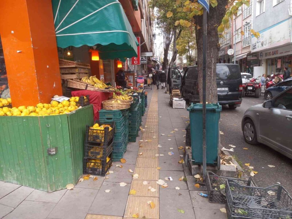 Bi̇leci̇kte Kaldırım İşgal Eden Esnaflara Ceza