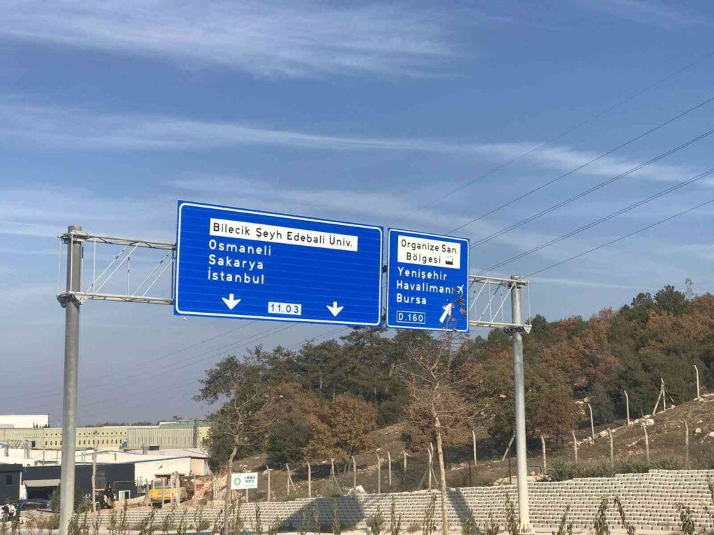 Bi̇leci̇kte Yeni̇ Yapılan Hastane Adının Yön Tabelalarına Eklenmesi̇ Talebi̇