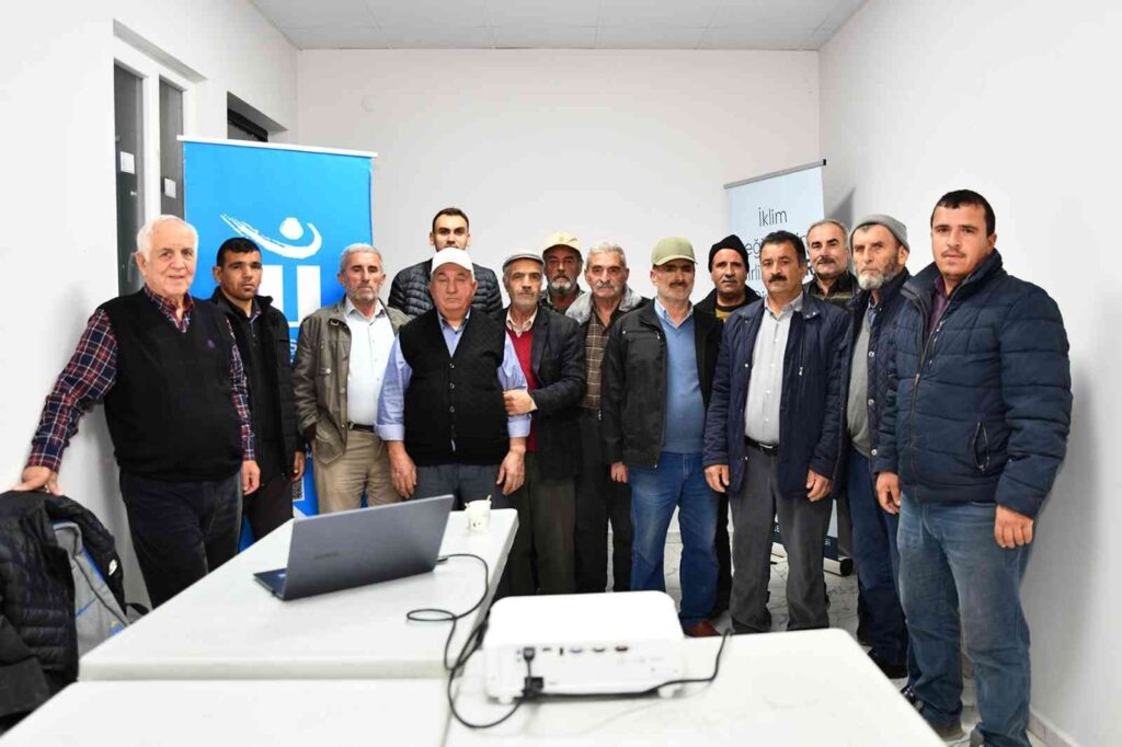 Çi̇ftçi̇ Eği̇ti̇m Programları Devam Edi̇yor
