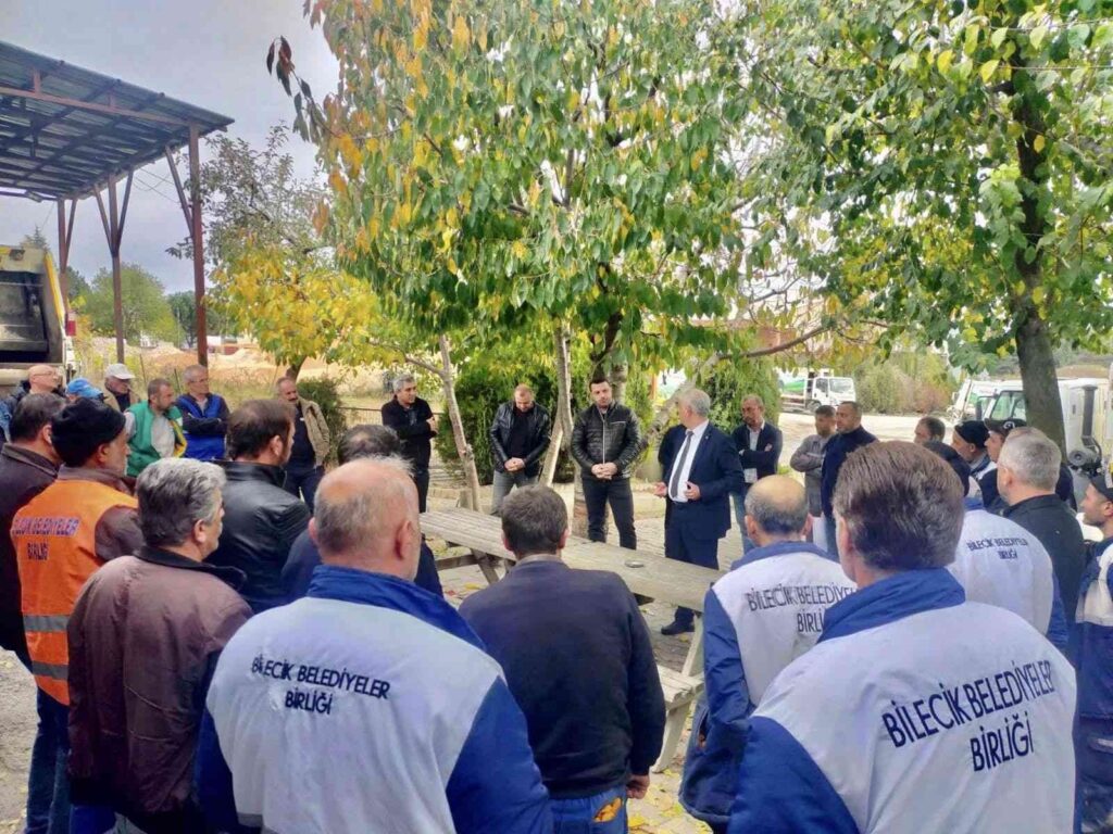 Çöp Toplama Hi̇zmeti̇ni̇ Yürüten İşçi̇lere Teşekkür