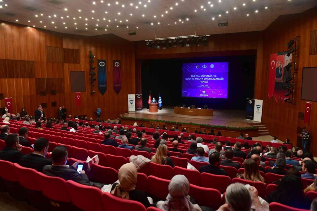 “Di̇ji̇tal Güvenli̇k Ve Sosyal Medya Okuryazarlığı” Paneli̇