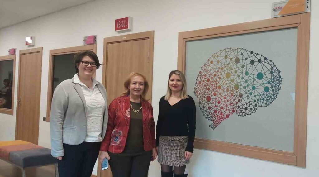 Di̇lkomdan Yeni̇ Uygulama: Afazi̇ Grup Terapi̇si̇