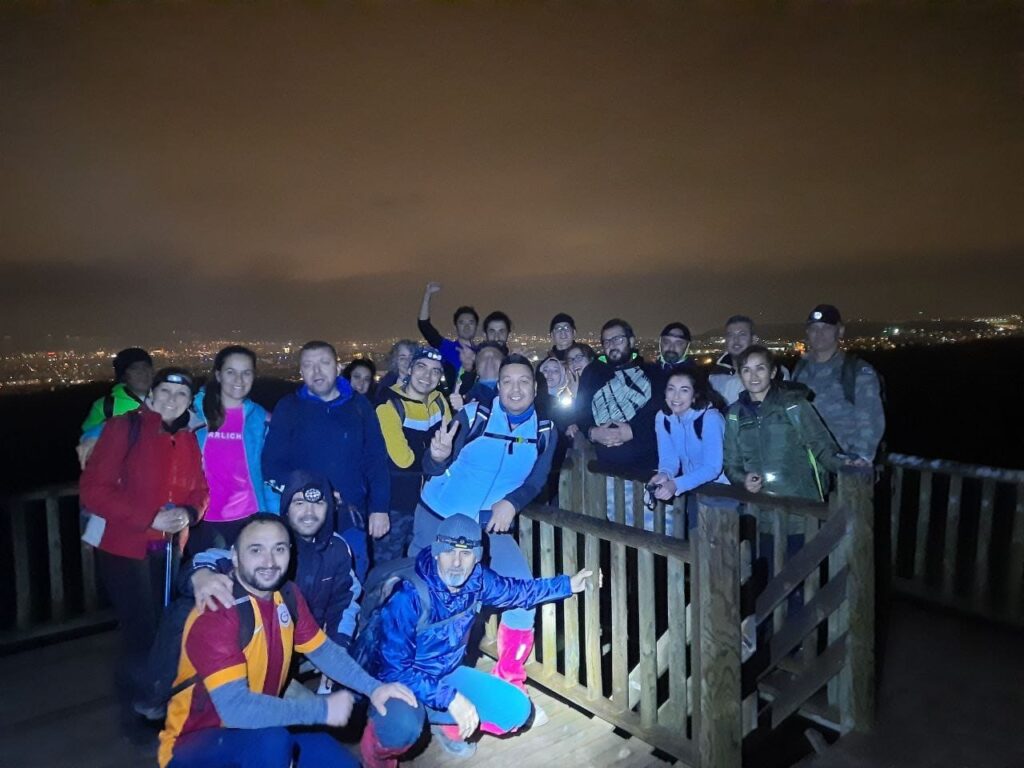 Doğa Tutkunları Yağmurlu Havada 8 Ki̇lometre Yürüdü