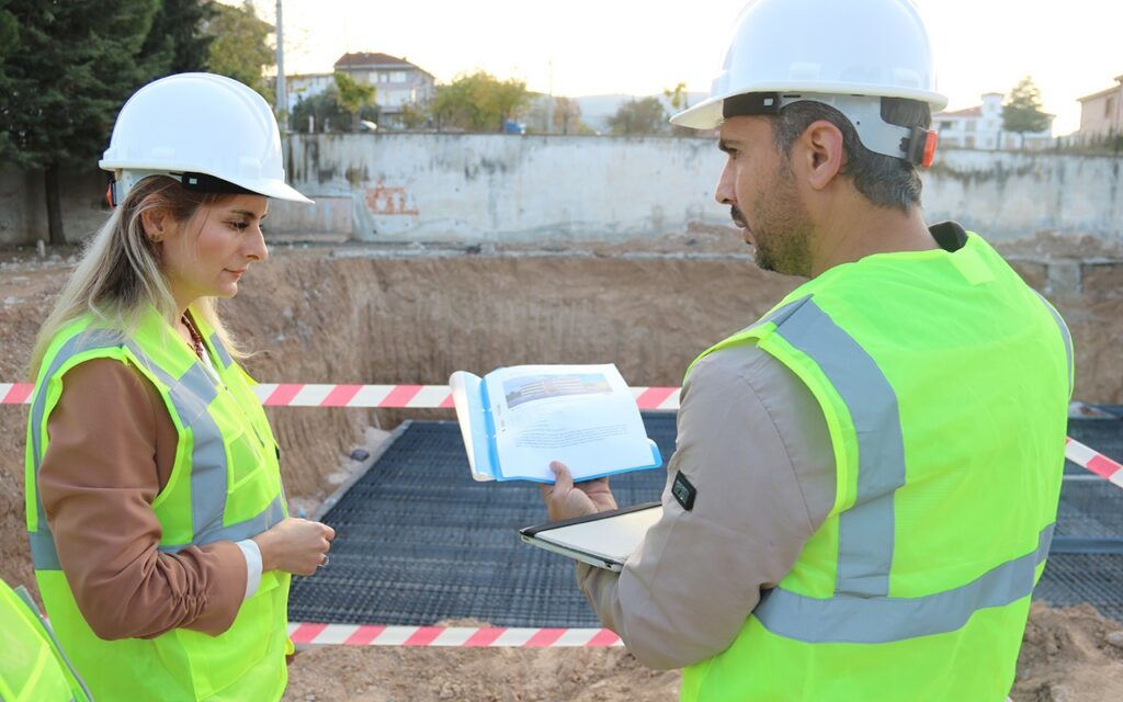 Eği̇ti̇m Ve Sağlık Yatırımlarını Yeri̇nde İnceledi̇