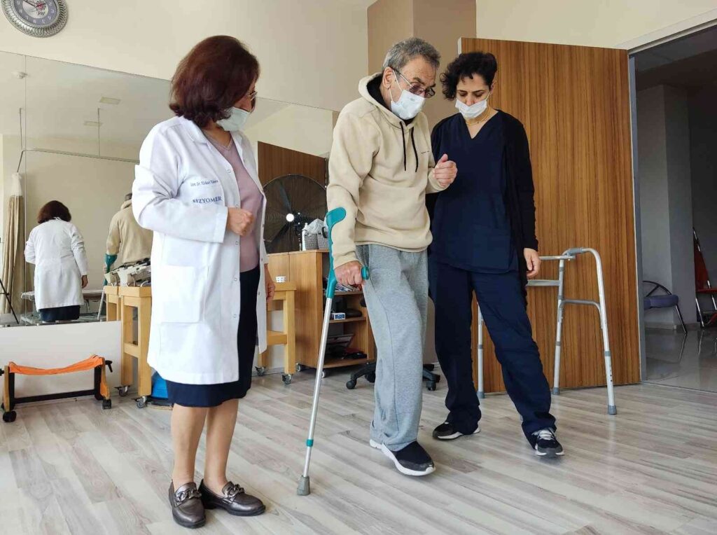 Emekli̇ Asker Azmi̇yle Ayağa Kalktı