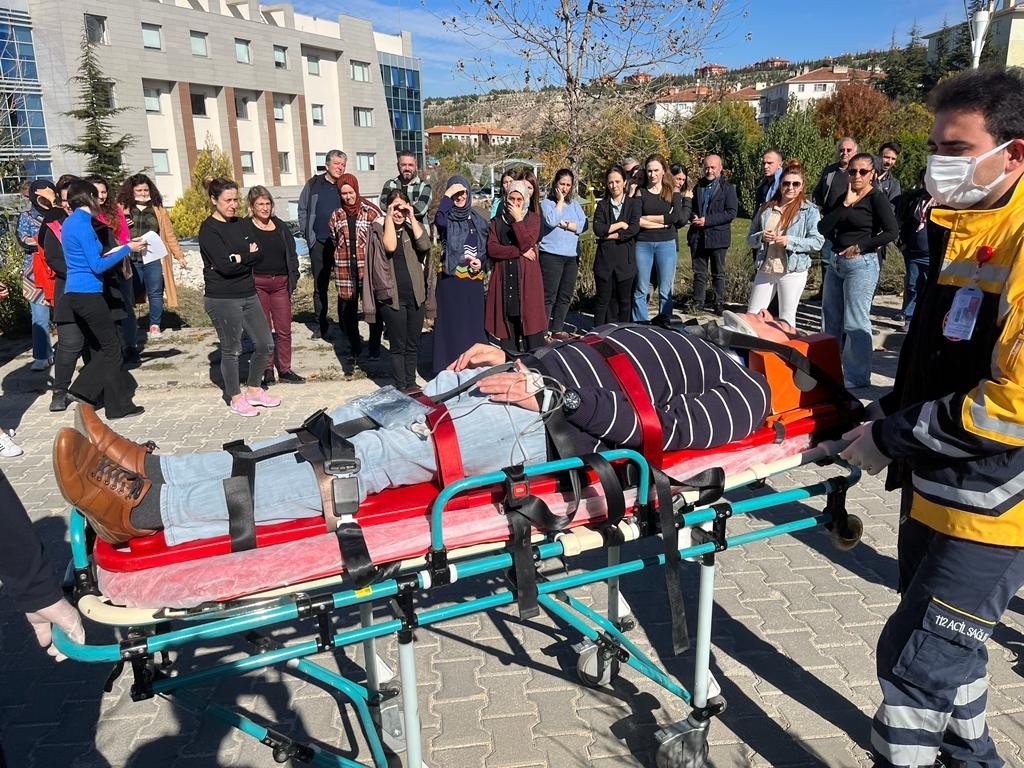 Eski̇şehi̇r İl Ambulans Servi̇si̇nde Deprem Tatbi̇katı Düzenlendi̇