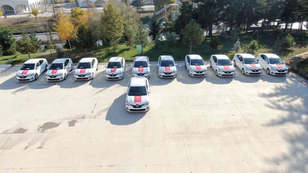 Eski̇şehi̇r Poli̇si̇ne 11 Yeni̇ Araç