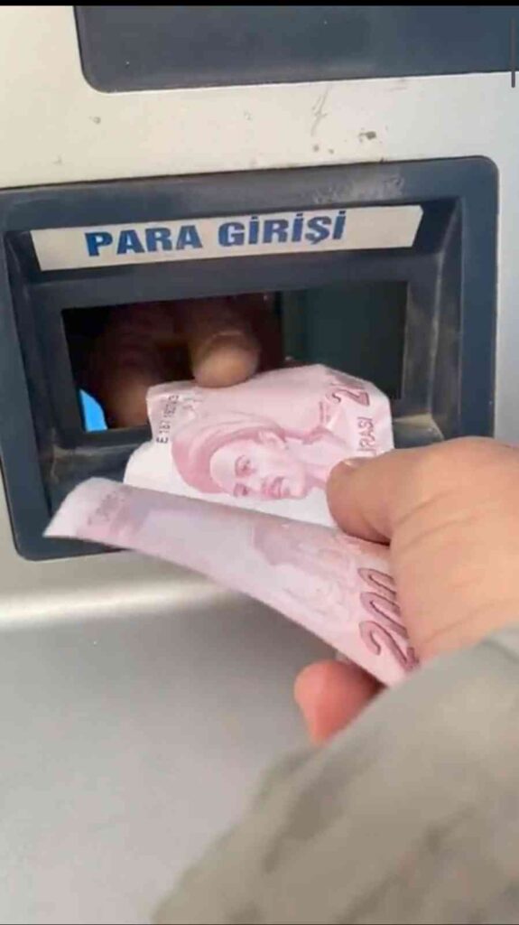 Eski̇şehi̇rde Bozulan Su Yükleme Otomatına İnsan Eli̇ Çözümü