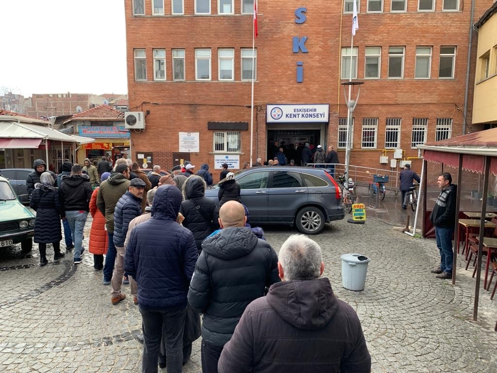 Eski̇şehi̇rde Su Zammı Kararı Sonrası Kuyruklar Daha Da Uzadı
