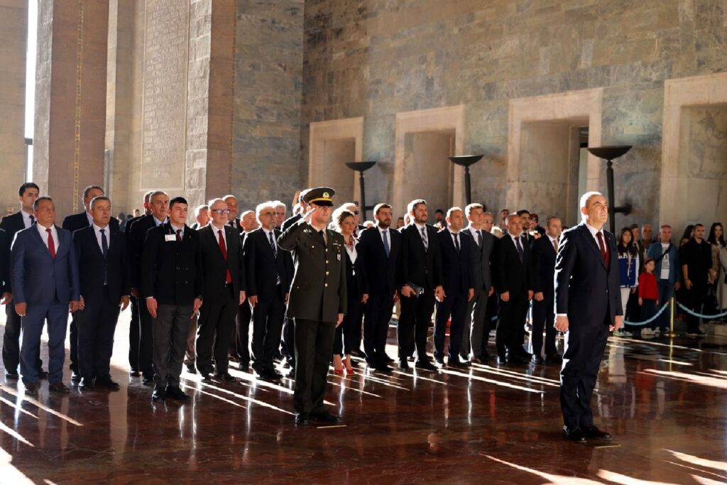 Eso, Atanın Huzuruna Çıktı, Tobbu Zi̇yaret Etti̇