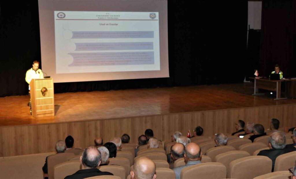 Fahri̇ Trafi̇k Müfetti̇şleri̇ne Bi̇lgi̇lendi̇rme Toplantısı Yapıldı