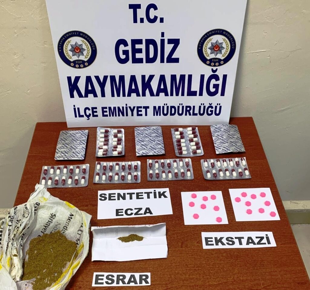 Gedi̇zde Uyuşturucu Operasyonunda 5 Gözaltı