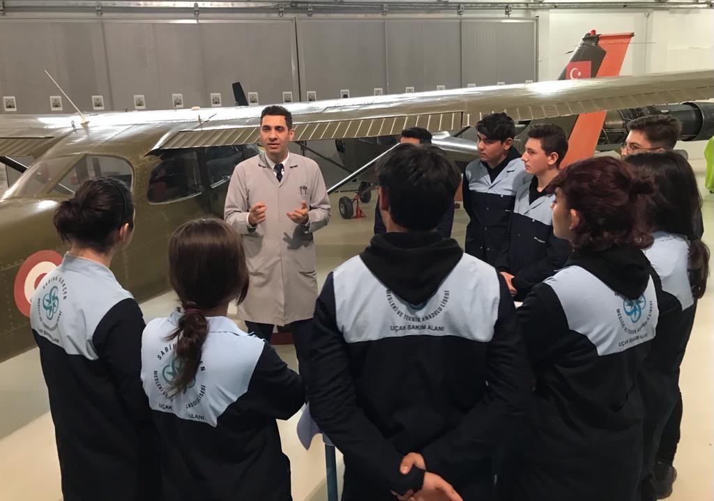 Geleceği̇n Havacılarını Yeti̇şti̇ri̇yorlar