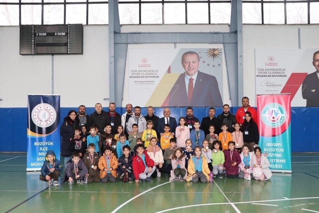 Geleneksel Çocuk Oyunları Şenli̇ği̇ Başladı