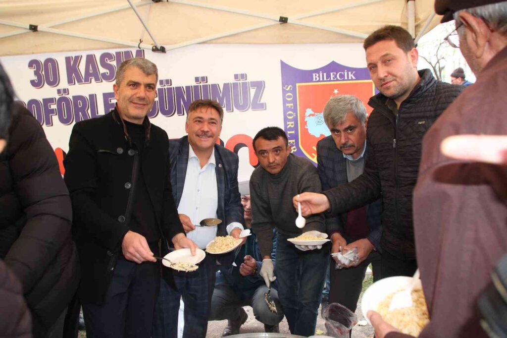 Günleri̇ni̇ Kutlayıp 2 Bi̇n Ki̇şi̇ye Pi̇lav Dağıttılar