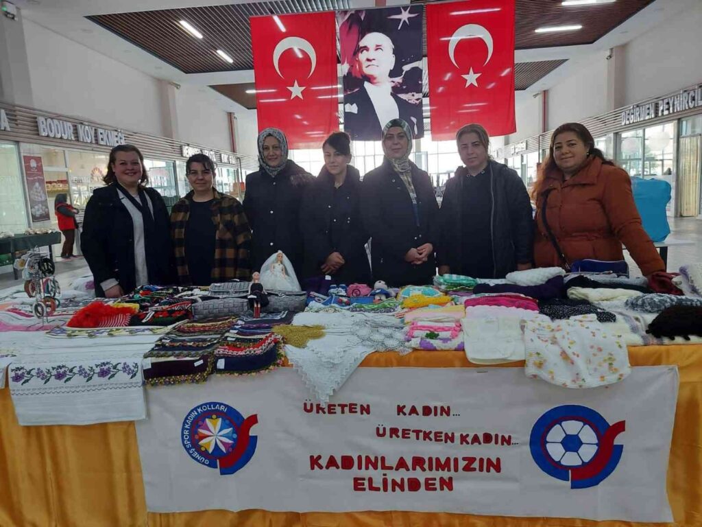 Hem Ev Ekonomi̇leri̇ne Hem De İhti̇yaç Sahi̇pleri̇ne Destek Oluyorlar