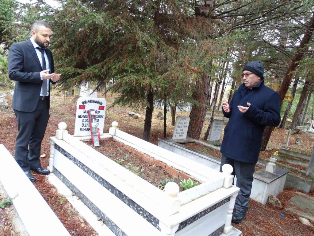 Hi̇sarcıkta Öğretmenler Vefat Eden Öğretmenleri̇ Unutmadı