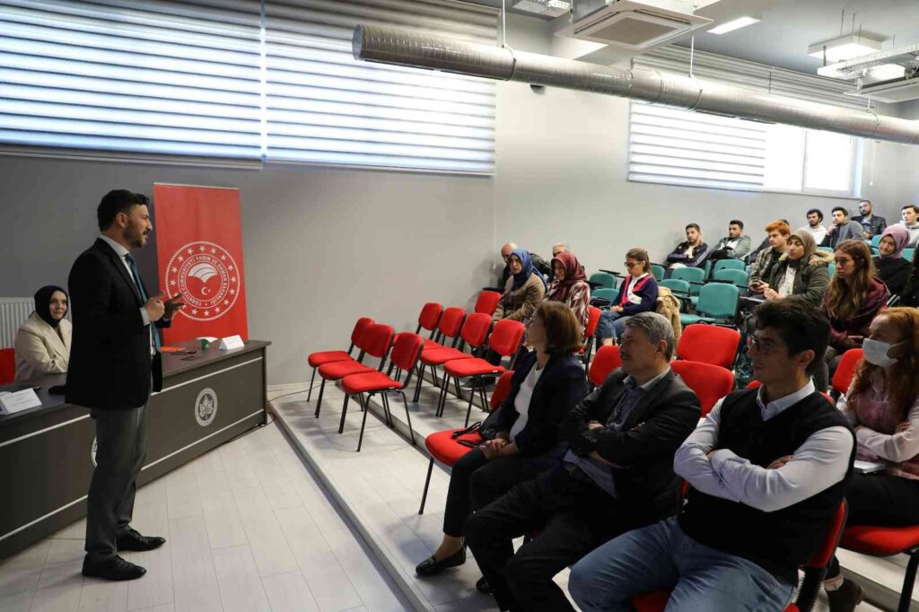 İl Müdürü Gümüş “Genç İsti̇hdamına Destek” Paneli̇nde