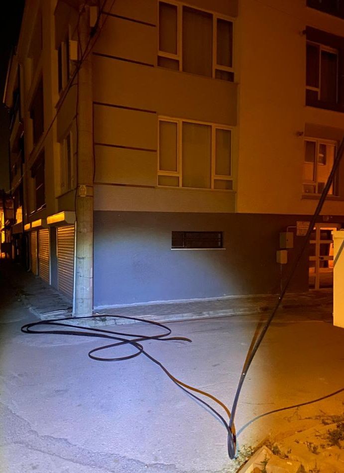 Kablo Hırsızı Bekçi̇ler Tarafından Yakalandı