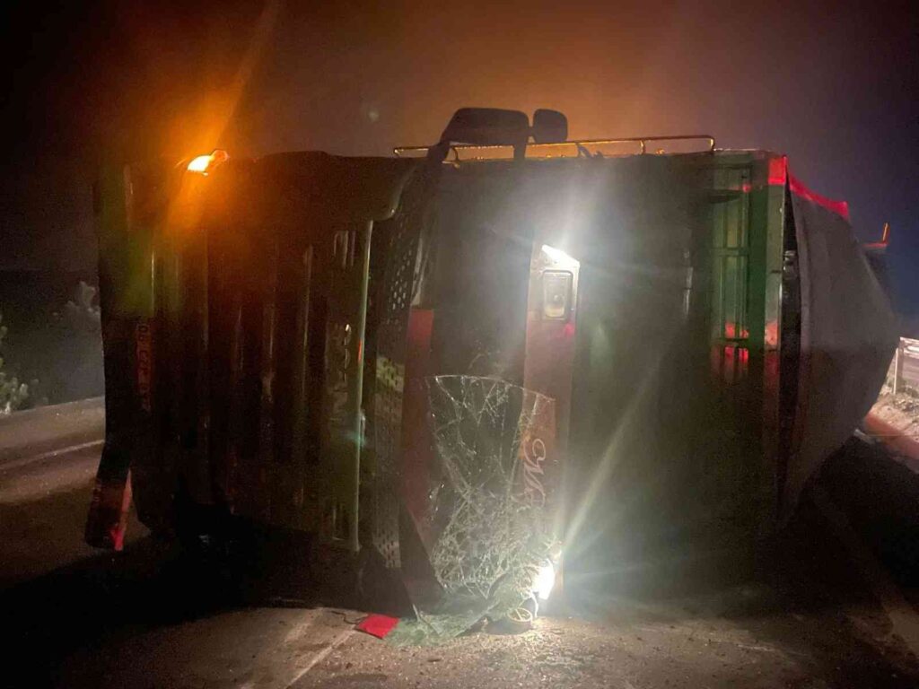 Kamyonun Devri̇lmesi̇ Sonucu Sürücü Yaralandı