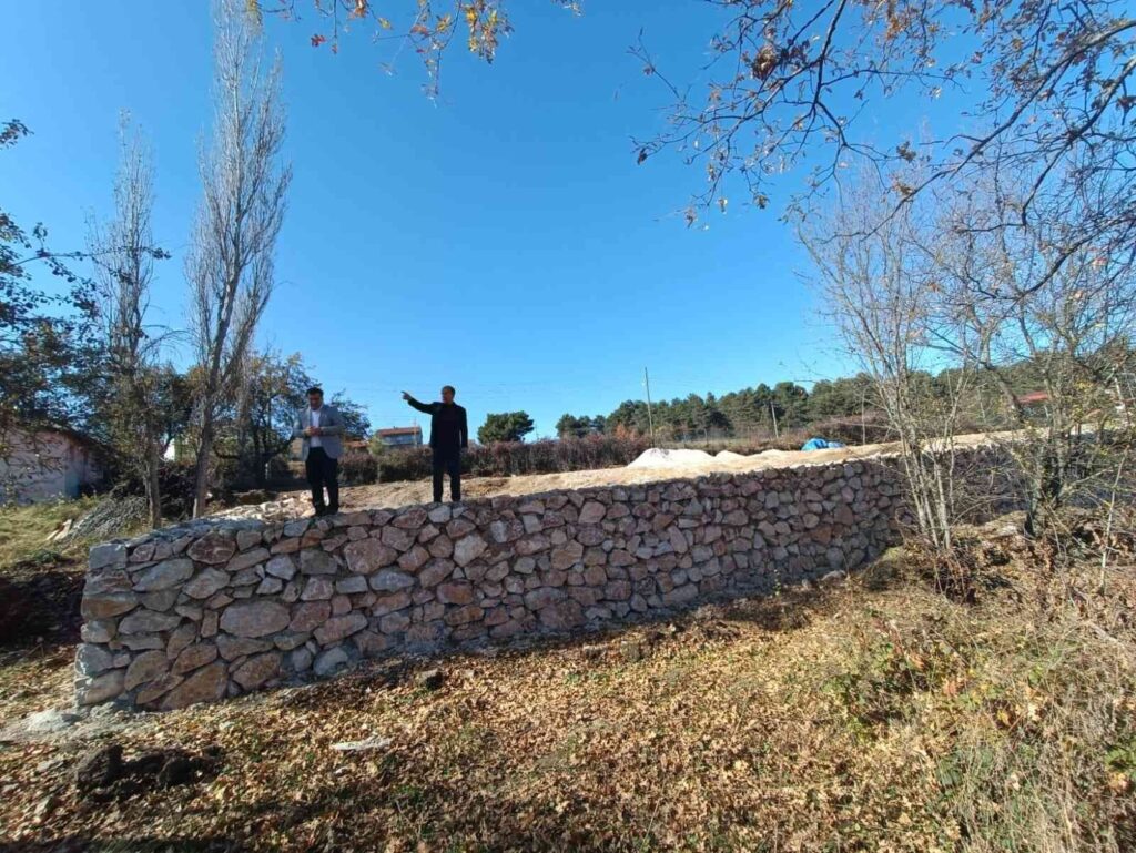 Küçükelmalı Eği̇ti̇m Kampı Bahçesi̇nde Çocuklara Güvenli̇ Ortam Sağlandı