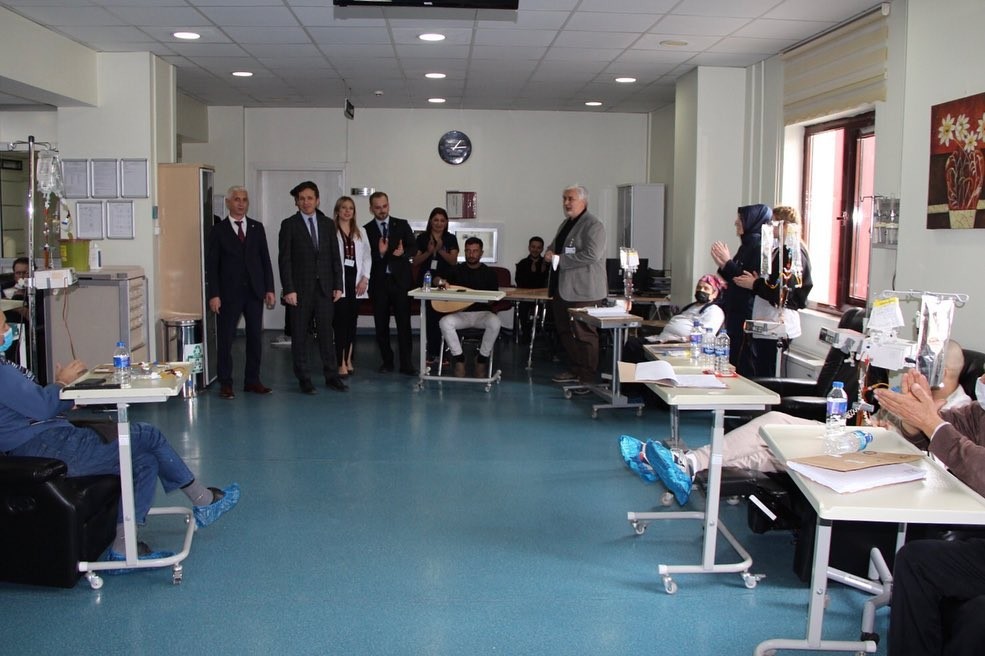 Kütahya Evli̇ya Çelebi̇ Hastanesi̇nde Hastalara Müzi̇k Di̇nleti̇si̇