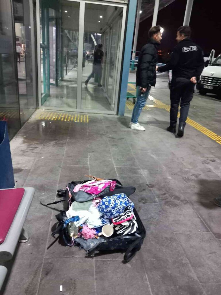 Kütahya Otogarında Şüpheli̇ Vali̇z Pani̇ği̇