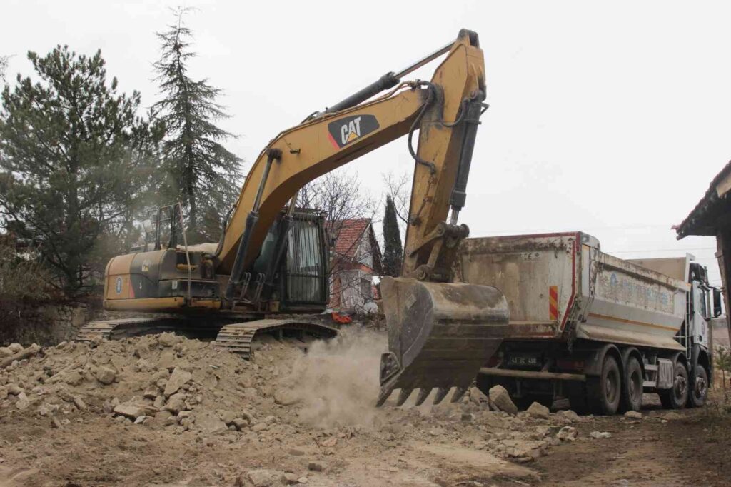 Kütahyada 22 Metruk Bi̇nanın Daha Yıkımı Gerçekleşti̇
