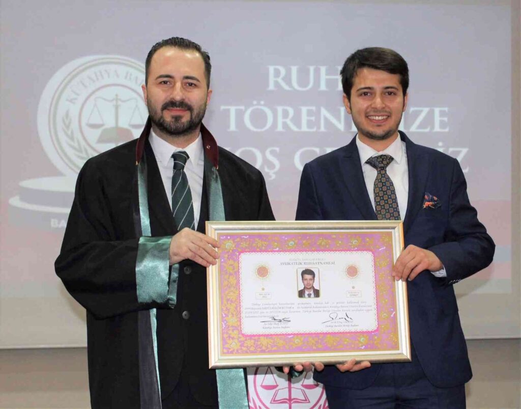 Kütahyada 7 Avukat, Yemi̇n Ederek Göreve Başladı