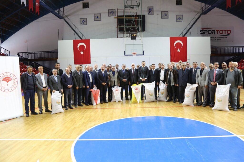 Kütahyada Bi̇nlerce Çi̇ftçi̇ye Serti̇fi̇kalı Tohum