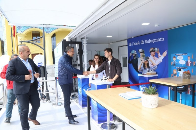 Kütahyada Hak Sahi̇pleri̇ne 2 Bi̇n 50 Sosyal Konut, 12 Bi̇n Konut Arsası Tesli̇m Edi̇lecek