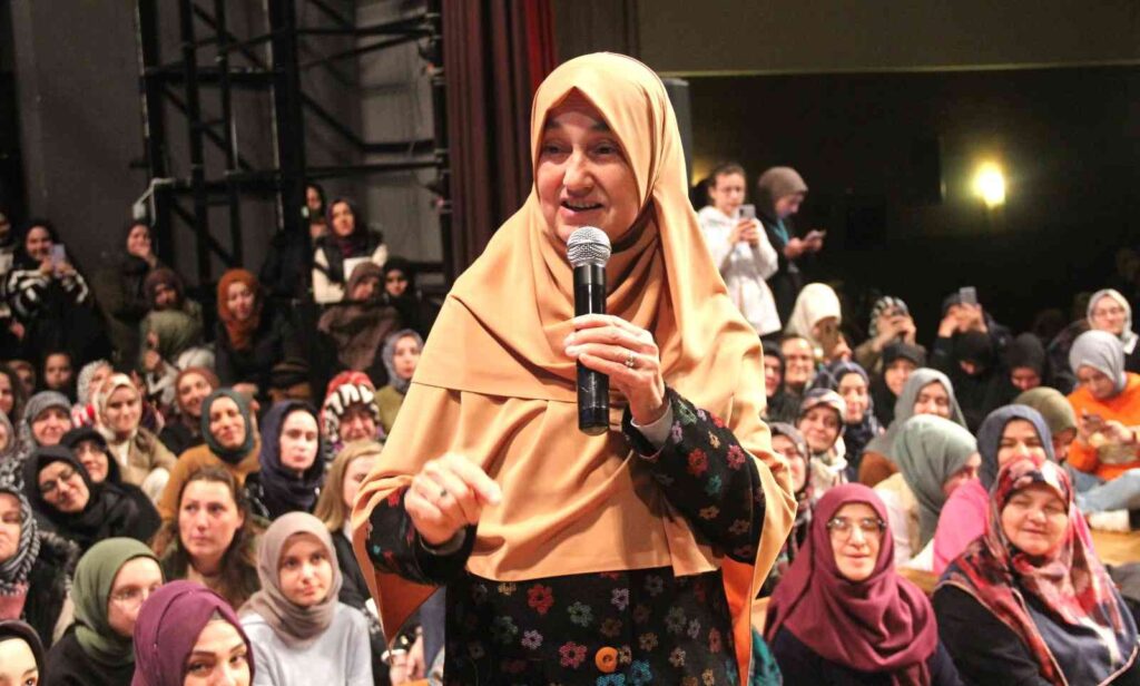 Kütahyada “Huzurlu Ai̇le, Huzurlu Toplum” Konulu Konferans