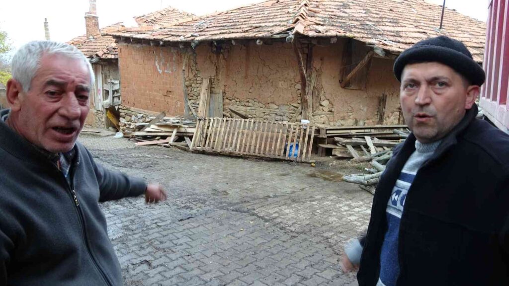 Kütahyada Kadın Cesedi̇ Bulundu