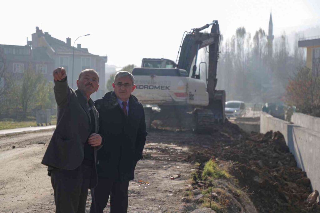 Kütahyada Sulama Kanalları Temi̇zlendi̇