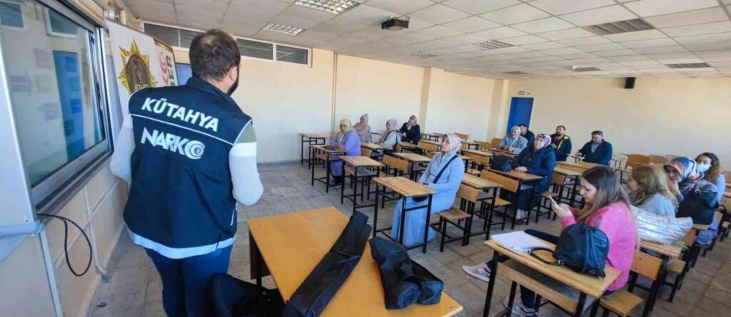 Kütahyada Tubi̇m Tarafından 68 Anne Ve Anne Adayına Eği̇ti̇m Veri̇ldi̇