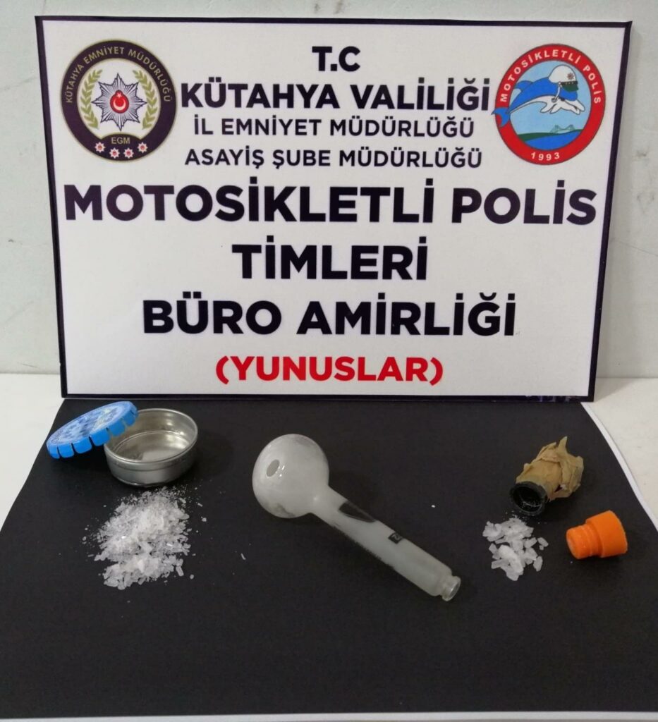 Kütahyada Yunus Ti̇mleri̇nce 5 Ki̇şi̇ni̇n Üzeri̇nde Uyuşturucu Ele Geçi̇ri̇ldi̇