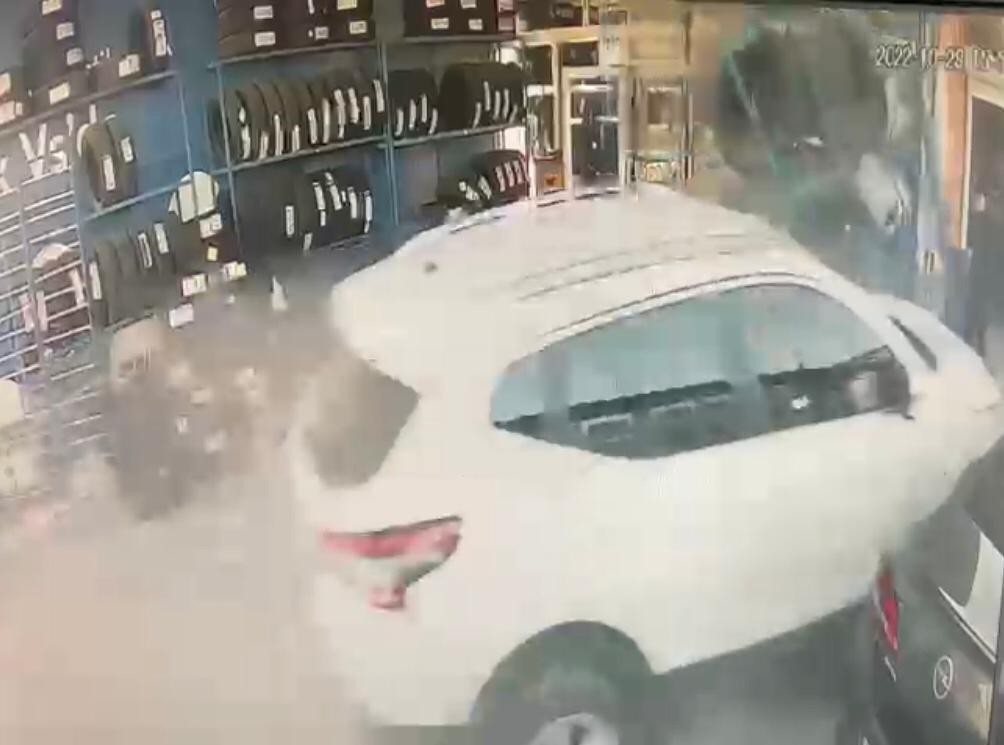 Lüks Ci̇p Lasti̇kçi̇ye Böyle Daldı