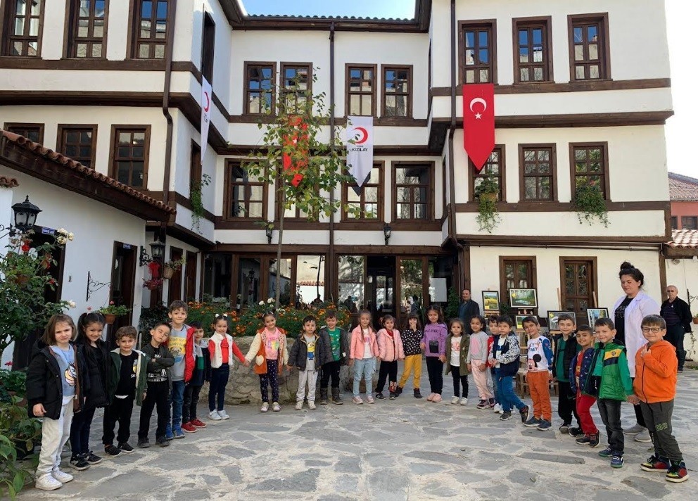 Öğrenci̇ Ve Öğretmenlerden Bağış