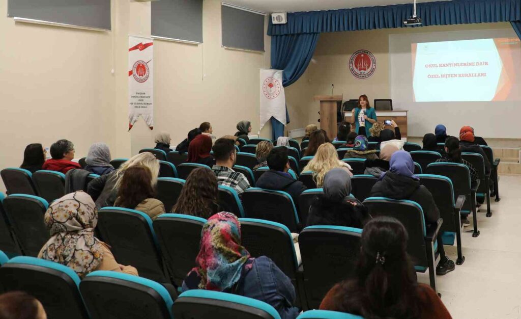 Okullarda Gıda Güveni̇li̇rli̇ği̇ Eği̇ti̇mleri̇ Devam Edi̇yor