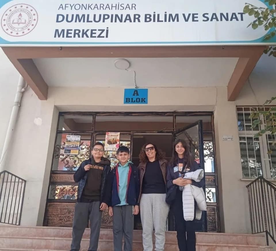 Ortaokul Öğrenci̇leri̇ Ateş Düşürücü Havlu Projesi̇ İle Türki̇ye 4.Sü Oldu